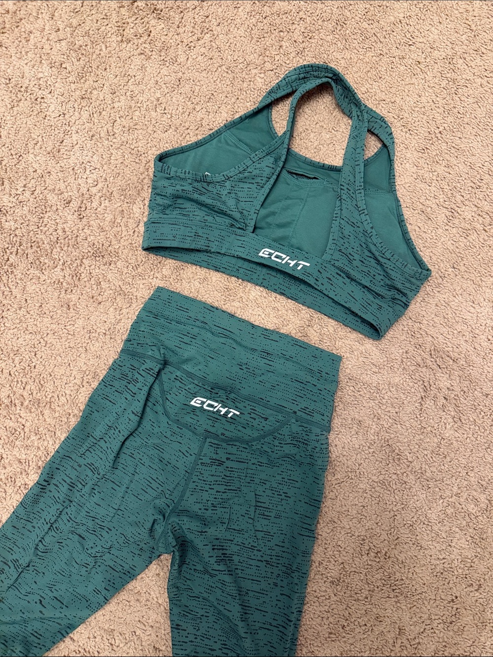Echt Tempo Vision Legging Set Green/black
Top M
Pants XS
Worn for a photo shoot - Picture 5 of 5